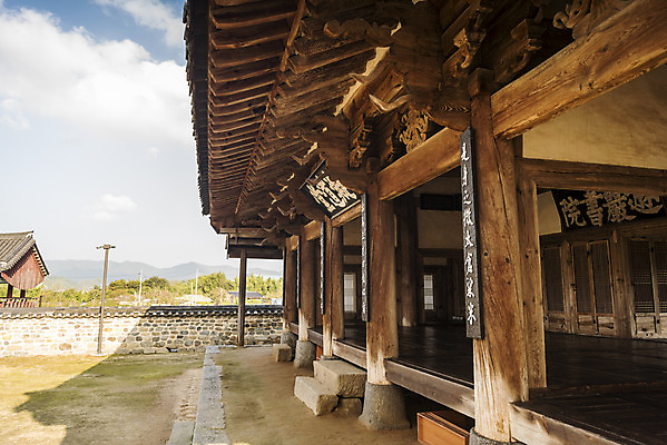 포토 JPG 주간 한국전통 여행 유적지 하늘 한옥 풍경 사람없음 야외 목재 관광지 세계문화유산 문화재 가을 역사 한국사 논산 돈암서원 응도당 국내포토 자연요소 나무 전통 계절 고건축 재료 한국 충청남도 서원 파일형식