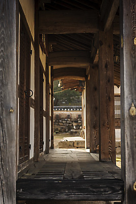 포토 JPG 주간 한국전통 여행 유적지 한옥 풍경 사람없음 야외 관광지 세계문화유산 문화재 가을 역사 한국사 논산 돈암서원 장판각 국내포토 자연요소 전통 계절 고건축 한국 충청남도 서원 파일형식