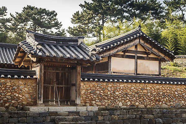 포토 JPG 주간 한국전통 여행 유적지 한옥 풍경 사람없음 야외 관광지 담장 세계문화유산 문화재 가을 역사 한국사 논산 돈암서원 전사청 국내포토 자연요소 전통 계절 고건축 한국 충청남도 서원 파일형식