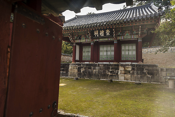 포토 JPG 주간 한국전통 여행 유적지 한옥 풍경 사람없음 야외 관광지 세계문화유산 문화재 가을 역사 한국사 논산 돈암서원 숭례사 국내포토 자연요소 전통 계절 고건축 한국 충청남도 서원 파일형식