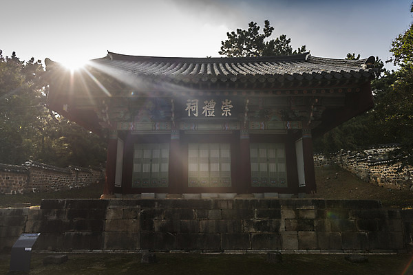 포토 JPG 주간 한국전통 여행 유적지 한옥 풍경 사람없음 야외 관광지 햇빛 세계문화유산 문화재 가을 역사 한국사 논산 돈암서원 숭례사 국내포토 자연요소 전통 계절 고건축 한국 태양 충청남도 서원 파일형식