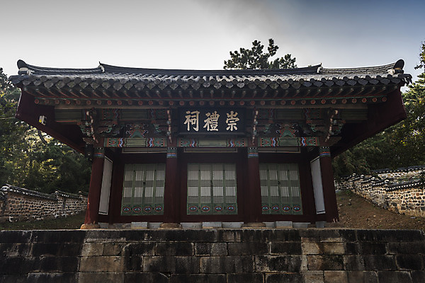 포토 JPG 주간 한국전통 여행 유적지 한옥 풍경 사람없음 야외 관광지 세계문화유산 문화재 가을 역사 한국사 논산 돈암서원 숭례사 국내포토 자연요소 전통 계절 고건축 한국 충청남도 서원 파일형식