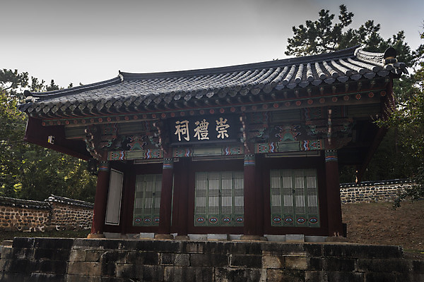 포토 JPG 주간 한국전통 여행 유적지 한옥 풍경 사람없음 야외 관광지 세계문화유산 문화재 가을 역사 한국사 논산 돈암서원 숭례사 국내포토 자연요소 전통 계절 고건축 한국 충청남도 서원 파일형식