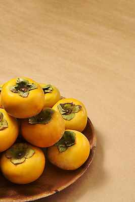 포토 JPG 스튜디오촬영 과일 자연 실내 감 누끼 사람없음 농작물 쌓기 여러개 신선 오브젝트 유기농 비타민 나무접시 단감 슈퍼푸드 갈색배경 국내포토 접시 웰빙 다수 백그라운드 농업 모션 내부 갈색 생태계 건강식품 영양소 파일형식