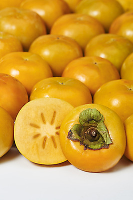 포토 JPG 스튜디오촬영 과일 자연 단면 실내 감 누끼 근접촬영 사람없음 농작물 여러개 신선 오브젝트 흰배경 유기농 비타민 단감 슈퍼푸드 국내포토 웰빙 뷰포인트 다수 백그라운드 농업 내부 흰색 생태계 건강식품 영양소 파일형식