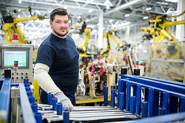 포토 JPG 서양인 응시 남자 산업 공장 공업 노동자 실내 한명 서기 미소 사람 상반신 20대 성인 옆모습 기계 작업장 부속품 체코 성인남자한명만 자동차공장 국내포토 외국인 직업 1 시선 유럽 뷰포인트 모션 표정 청년 내부 오브젝트 남자한명만 성인남자만 파일형식