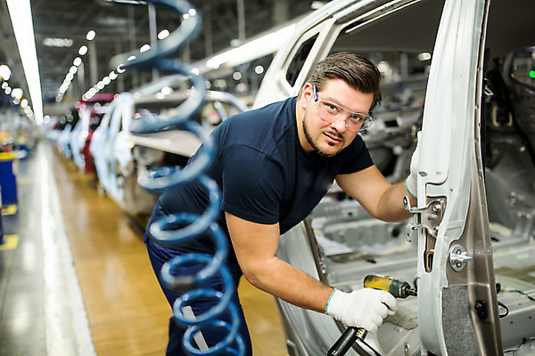 포토 JPG 서양인 응시 남자 산업 공장 공업 자동차 노동자 실내 한명 서기 사람 상반신 20대 성인 옆모습 작업 작업장 드라이버 체코 보안경 성인남자한명만 자동차공장 국내포토 외국인 직업 1 시선 유럽 육상교통 뷰포인트 모션 청년 내부 공구 안전장비 남자한명만 성인남자만 파일형식