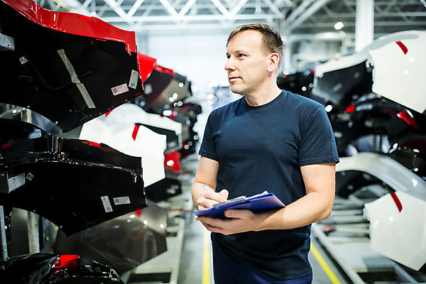 포토 JPG 서양인 외국인 응시 남자 산업 40대 중년 공장 공업 자동차 노동자 실내 한명 서기 사람 상반신 옆모습 기록 작업 작업장 체코 중년남자한명만 자동차공장 국내포토 직업 1 시선 유럽 육상교통 뷰포인트 모션 인종 성인 내부 남자한명만 중년남자만 파일형식
