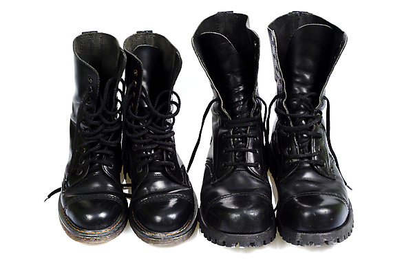 포토 JPG 해외이미지 여행 신발 2 부츠 건강 사람없음 야외 달리기 유행 검은색 산책 쌍 바느질 군용 진흙 육군 단계 양발 옛날 핸드메이드 해외포토 컬러 모션 휴식 군대 파일형식 이미지허브