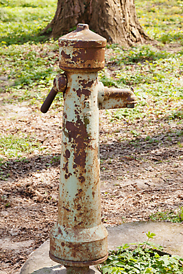 포토 JPG 해외이미지 산업 도로 불 거리 안전 사람없음 야외 빨간색 물 금속 장비 흐름 긴급 도시 업무 오픈 플러그 보호 전기에너지 연결 위험 소방관 오브젝트 수도꼭지 예방 호스 엔진 소화기 소화전 펌프 노즐 압력 제어 해외포토 자연요소 길 컬러 컨셉 교통시설 재질 에너지 작업 안전장비 구조원 소방 파일형식 이미지허브
