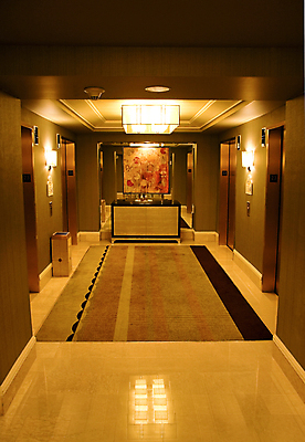 포토 JPG 해외이미지 디자인 벽 여행 건축양식 호텔 휴가 바닥 실내 사람없음 내부 건물 장식 빛 방 램프 홀 복도 고급 우아함 천장 휴양지 스타일 해외포토 건축물 건축 컨셉 숙소 조명 공간 장소 파일형식 이미지허브