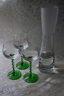 포토 JPG 해외이미지 유리 탁자 유리병 사람없음 물 주방 와인 카페 식탁보 우아함 샴페인 해외포토 자연요소 가구 컨셉 재질 병_용기 주류 상점 파일형식 이미지허브