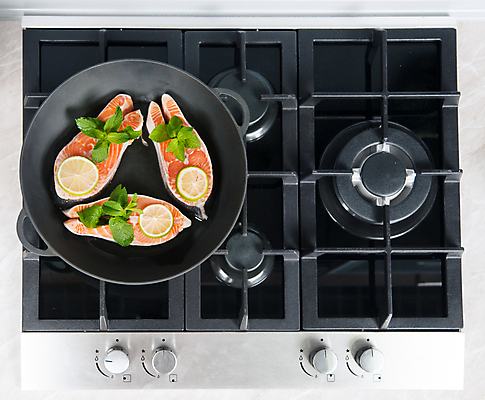 포토 JPG 해외이미지 요리 사람없음 하이앵글 주방 가스레인지 냄비 레몬 민트 슬라이스 연어요리 해외포토 음식 뷰포인트 과일 가전제품 레인지 솥 허브 연어 파일형식 이미지허브