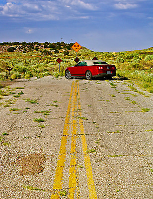 포토 JPG 해외이미지 도로 여행 교통시설 자동차 하늘 거리 경고 사람없음 파란색 빛 노란색 검은색 미국 운전 사막 흰색 시골 죽음 고속도로 재산 끝 위험 사인 속도 도로표지판 캘리포니아 조심 모터 종료 그만 길가 루트 자동 전국 텍사스 해외포토 길 육상교통 컬러 교통 컨셉 북아메리카 모션 금융 표지판 시설 파일형식 이미지허브