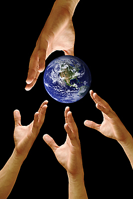 포토 JPG 해외이미지 손 지구 컨셉 인터넷 일러스트 비즈니스 상상 추상 선물 사랑 협상 경비 안전 사람없음 파란색 학습 세계 지구본 세일 검은색 웹 힘 꿈 행성 자유 잡기 네트워크 변화 보호 목표 위험 사인 주기 기회 만들기 천문학 공유 매각 제어 제의 필요 해외포토 교육 감정 컬러 무늬 모션 신체부위 우주 파일형식 이미지허브