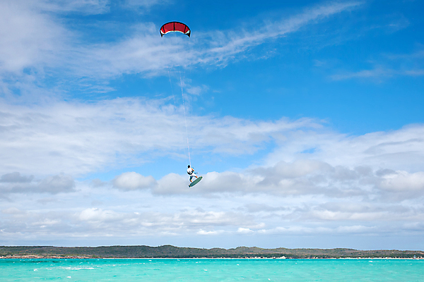 포토 JPG 해외이미지 남자 스포츠 파도 바다 섬 포즈 바람 휴가 항해 한명 야외 물 점프 젖음 만 서핑 떨어짐 연 속도 역동적 분무기 서퍼 석호 마다가스카르 터키석 프리스타일 해외포토 자연요소 1 컨셉 배_교통 모션 날씨 운동선수 사람 놀이용품 수상스포츠 보석 파일형식 이미지허브