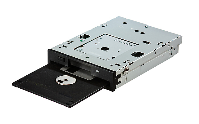 포토 JPG 해외이미지 관리 사람없음 머리 금속 자료 운전 골동품 흰색 오픈 플로피디스크 읽기 복고 수납 고립 인치 헐렁 해외포토 컬러 컨셉 모션 재질 신체부위 파일형식 이미지허브