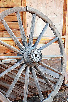 포토 JPG 해외이미지 교통시설 사람없음 목재 골동품 시골 바퀴 역사 서쪽 해외포토 나무 교통 재료 방향 시설 파일형식 이미지허브