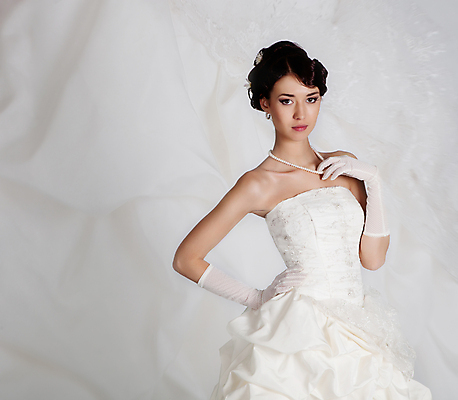 포토 JPG 해외이미지 백인 모델 1 라이프스타일 헤어스타일 응시 드레스 여자 행복 얼굴 포즈 결혼 건강 한명 미소 사람 성인 뷰티 갈색 유행 흰색 축하 신선 가운 우아함 순수 입술 명상 고립 천진난만 해외포토 서양인 시선 옷 감정 컬러 컨셉 표정 이벤트 생활 신체부위 파일형식 이미지허브