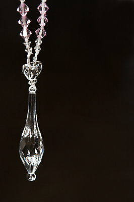 포토 JPG 해외이미지 줄 목걸이 유리 매달리기 사람없음 장식 마음 크리스탈 해외포토 장신구 모션 재질 광석 파일형식 이미지허브