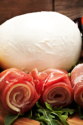 포토 JPG 해외이미지 음식 조각 잎 재료 치즈 육류 돼지고기 요리 사람없음 빨간색 초록색 식사 저녁식사 이탈리아 추위 신선 파마 소시지 아침식사 지중해 햄 날것 슬라이스 훈제 점심식사 루꼴라 모짜렐라치즈 식품점 해외포토 식물 헤어스타일 유럽 바다 컬러 채소 식재료 유제품 상점 가공식품 파일형식 이미지허브