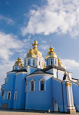 포토 JPG 해외이미지 나무 전통 디자인 유럽 종교 문화 십자가 건축양식 하늘 사람없음 초록색 파란색 성당 교회 탑 봄 흰색 황금 성자 즐거움 신성 공화국 러시아인 복원 신앙심 옛날 우크라이나 스타일 해외포토 서양인 식물 건축물 계절 건축 감정 나라 컬러 종교건축 건물 파일형식 이미지허브
