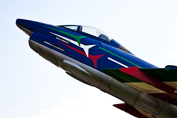 포토 JPG 해외이미지 유럽 날개 하늘 비행기 안테나 사람없음 힘 기계 이탈리아 공연 그룹 묘기 공격 파일럿 공군 항공 속도 군용 싸움 쇼 제트기 우주산업 에어쇼 곡예사 대패 해외포토 직업 나라 산업 통신 항공교통 모션 대중교통 군대 이벤트 우주 파일형식 이미지허브