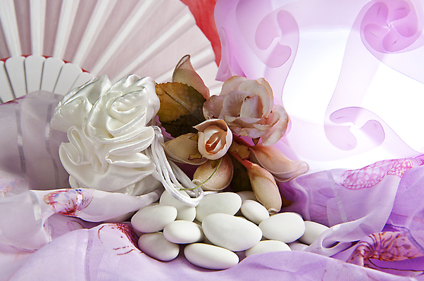 포토 JPG 해외이미지 커플 드레스 꽃 결혼 가족 결혼식 사탕 사랑 이벤트 사람없음 상자 장미 낭만 흰색 하트 축하 반지 달콤 설탕 활 테이프 제단 맛있는 해외포토 모양 식물 옷 감정 컬러 컨셉 장신구 관계 문구용품 디저트 맛 파일형식 이미지허브