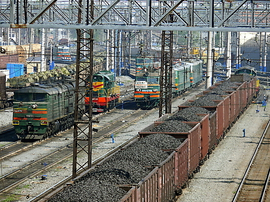 포토 JPG 해외이미지 산업 여행 비즈니스 교통시설 모션 사람없음 기차 화물 역 컨테이너 도착 속도 출발 러시아 승객 단상 남쪽 석탄 선로 해외포토 유럽 육상교통 교통 컨셉 대중교통 운송업 방향 시설 파일형식 이미지허브