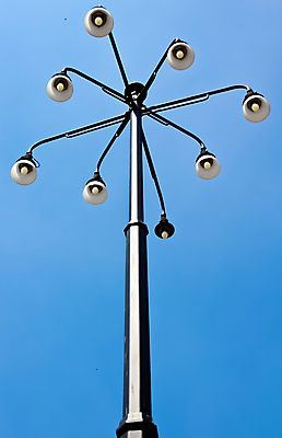 포토 JPG 해외이미지 가로등 건축양식 하늘 전등 조명 거리 사람없음 장식 세로 빛 금속 등불 램프 화려 역사 오브젝트 타운 고립 해외포토 공공시설 건축 컨셉 재질 도시 파일형식 이미지허브