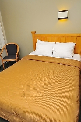 포토 JPG 해외이미지 1 디자인 여행 가구 컨셉 베개 호텔 실내 사람없음 내부 침실 이불 방 침대 잠 고급 우아함 싱글 여관 정리함 해외포토 생활용품 침구 숙소 파일형식 이미지허브