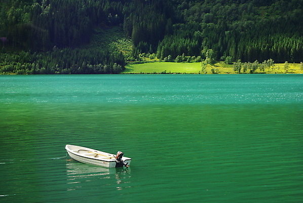 포토 JPG 해외이미지 전통 호수 밧줄 줄 바다 자연 아침 낚시 노르웨이 사람없음 목재 물 파란색 강 반사 평화 침묵 보트 플랫 고독 매끈함 나룻배 정박 그리스 싱글 함선 노젓기 엔진 닻 줄서기 파라다이스 해외포토 주간 자연요소 나무 감정 유럽 컬러 컨셉 배_교통 재료 모션 레저 소리 감각 생태계 파일형식 이미지허브