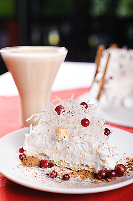 포토 JPG 해외이미지 열매 음료 음식 조각 과일 딸기 포도 휴가 디저트 사탕 사람없음 장식 파티 케이크 식당 빵집 축하 신선 생일 화려 고급 우아함 맛 아침식사 설탕 크림 칼로리 강렬 맛있는 해외포토 식물 기념일 컨셉 이벤트 상점 식사 파일형식 이미지허브