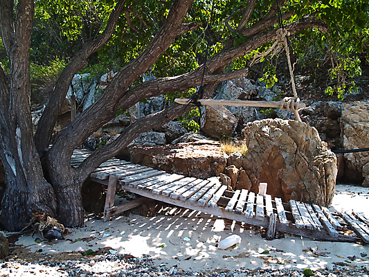 포토 JPG 해외이미지 나무 식물 외관 공원 아시아 길 모래 여행 십자가 패턴 태국 자연 휴식 매달리기 동양인 사람없음 야외 목재 환경 판넬 거친 널 그네 방법 수목 해외포토 공공시설 나라 컨셉 무늬 재료 모션 인종 생태계 파일형식 이미지허브