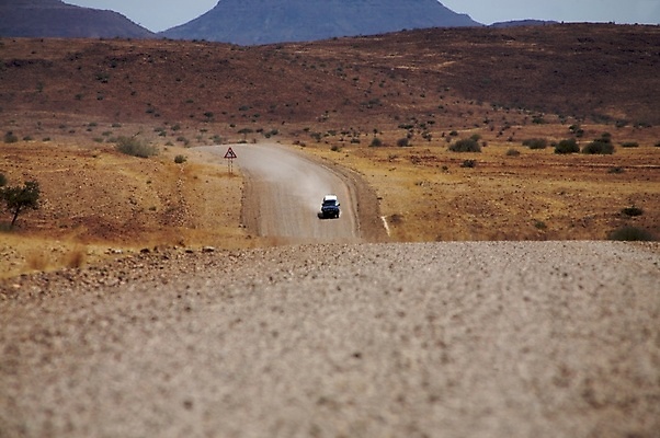 포토 JPG 해외이미지 도로 야생동물 모래 스포츠 여행 자동차 자연 하늘 골격 사람없음 야외 파란색 운전 사막 흰색 위험 주차 지프 사파리 속도 타이어 먼지 지역 암초 나미비아 오프로드 자동 집회 해외포토 동물 길 육상교통 컬러 컨셉 교통시설 모션 승용차 생태계 남아프리카 파일형식 이미지허브