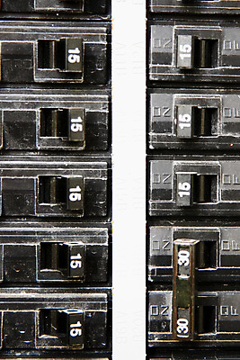 포토 JPG 해외이미지 직업 산업 버스 주택 기술 안전 사람없음 상자 힘 장비 에너지 공구 네트워크 암호 보호 연결 무역 순환 전자 철사 시스템 분배 제어 배선 해외포토 육상교통 컨셉 모션 대중교통 건물 한자 도구 파일형식 이미지허브