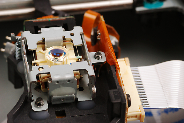 포토 JPG 해외이미지 산업 놀이 사람없음 파란색 노트북 전자제품 컴퓨터 머리 디지털 자료 정보 CD 디스크 중앙 수납 동영상 DVD 발생 하드웨어 화상 헐렁 해외포토 컬러 컨셉 신체부위 질병 상처 파일형식 이미지허브