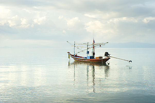 포토 JPG 해외이미지 구름 아시아 모래 바다 섬 여행 요트 태국 하늘 아침 항해 동양인 풍경 사람없음 가로 물 여름 파란색 빛 컬러풀 햇빛 태양 반사 침묵 활발 만 보트 함선 석호 파라다이스 해외포토 주간 자연요소 계절 나라 컬러 컨셉 배_교통 인종 소리 파일형식 이미지허브