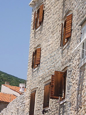 포토 JPG 해외이미지 주간 벽 여행 창문 주택 사람없음 건물 여름 맑음 해외포토 자연요소 건축물 계절 날씨 파일형식 이미지허브