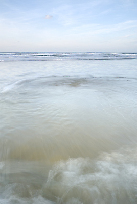 포토 JPG 해외이미지 영어 파도 바다 하늘 휴가 영국 잉글랜드 사람없음 물 빛 태양 뷰티 평화 침묵 고요 황혼 일몰 새벽 절벽 고독 저녁 암초 천국 대서양 광 블러 수평선 콘월 해외포토 자연요소 문자 감정 유럽 컨셉 노을 소리 야간 파일형식 이미지허브