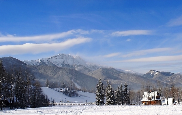 포토 JPG 해외이미지 구름 유럽 여행 겨울 하늘 스키 산 주택 풍경 사람없음 건물 파란색 얼음 12월 언덕 시골집 폴란드 1월 2월 해외포토 자연요소 건축물 계절 나라 컬러 겨울스포츠 날짜 파일형식 이미지허브