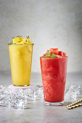 포토 JPG 스튜디오촬영 회색배경 여름음식 잔 수박 실내 빨대 사람없음 여름 얼음 카페 파인애플 메뉴 단상 냉음료 수박주스 파인애플주스 제철과일 국내포토 자연요소 식기 계절 음료 음식 백그라운드 과일 내부 상점 회색 과일주스 열대과일 제철 파일형식 여름_계절