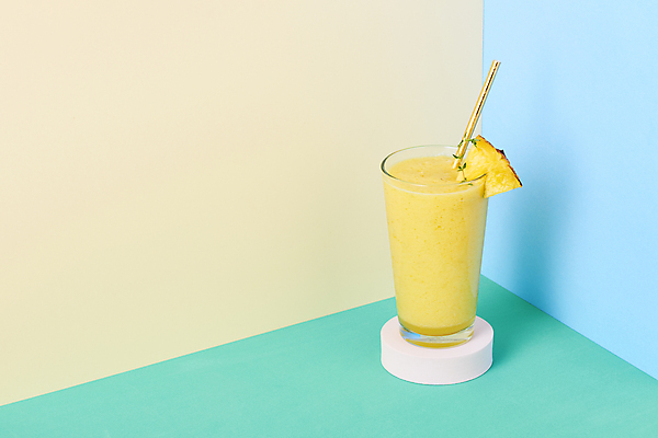 포토 JPG 스튜디오촬영 잔 실내 빨대 사람없음 여름 카페 파인애플 메뉴 파란배경 단상 과일조각 냉음료 파인애플주스 베이지색배경 민트색배경 국내포토 식기 계절 음료 조각 백그라운드 과일 내부 파란색 상점 과일주스 열대과일 민트색 베이지색 파일형식