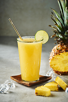 포토 JPG 스튜디오촬영 회색배경 잔 실내 빨대 사람없음 여름 얼음 카페 파인애플 메뉴 라임 과일조각 나무받침 냉음료 파인애플주스 국내포토 자연요소 식기 계절 음료 조각 백그라운드 과일 내부 목재 상점 회색 과일주스 받침대 열대과일 파일형식