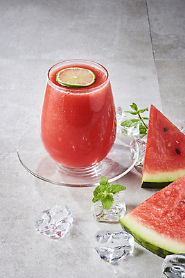 포토 JPG 스튜디오촬영 회색배경 여름음식 잔 수박 실내 사람없음 여름 얼음 카페 컵받침 메뉴 라임 냉음료 수박조각 수박주스 제철과일 과채 국내포토 자연요소 식기 계절 음료 음식 조각 백그라운드 채소 과일 내부 상점 회색 과일주스 받침대 제철 파일형식 여름_계절