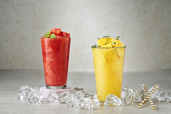 포토 JPG 스튜디오촬영 회색배경 여름음식 잔 수박 실내 빨대 사람없음 여름 얼음 카페 파인애플 메뉴 단상 냉음료 수박주스 파인애플주스 제철과일 국내포토 자연요소 식기 계절 음료 음식 백그라운드 과일 내부 상점 회색 과일주스 열대과일 제철 파일형식 여름_계절