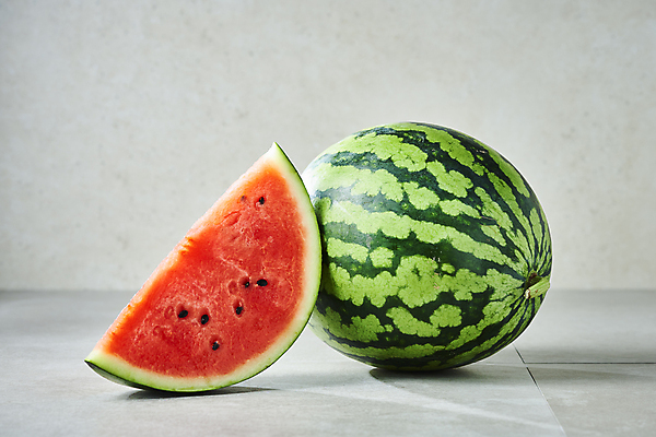 포토 JPG 스튜디오촬영 과일 회색배경 여름음식 수박 실내 사람없음 여름 수박조각 제철과일 과채 국내포토 계절 음식 조각 백그라운드 채소 내부 회색 제철 파일형식 여름_계절
