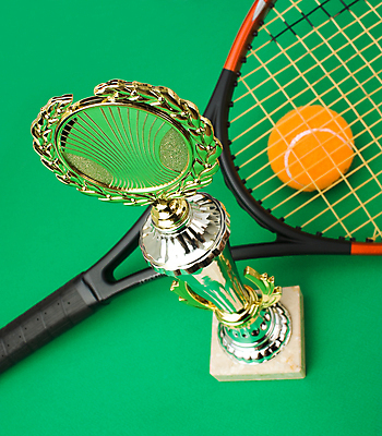 포토 JPG 해외이미지 스포츠 공 놀이 성공 사람없음 컵 초록색 세트 운동 경쟁 장비 테니스 게임 흰색 축하 라켓 우승 황금 트로피 심볼 만들기 승자 토너먼트 해외포토 식기 스포츠용품 컬러 컨셉 모션 건강 구기 최고 상_우승 파일형식 이미지허브