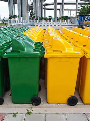 포토 JPG 해외이미지 새로움 사람없음 초록색 노란색 쓰레기통 기둥 정리 질서 일반 제비 줄서기 많음 해외포토 건축 컬러 컨셉 모션 조류 예절 파일형식 이미지허브