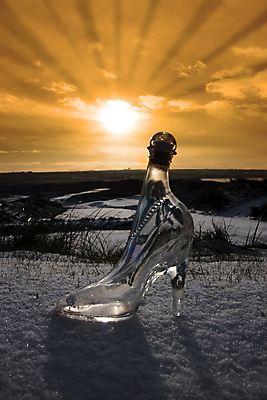 포토 JPG 해외이미지 음료 신발 겨울 골프 상상 유리 동화 슬리퍼 요정 사랑 서기 사람없음 초록색 파란색 빛 유행 일출 냉동 희망 일몰 꿈 추위 흰색 투명 화려 강의 크리스탈 싱글 서리 공상 마법 고립 양발 해외포토 계절 감정 컬러 컨셉 모션 재질 구기 노을 광석 파일형식 이미지허브